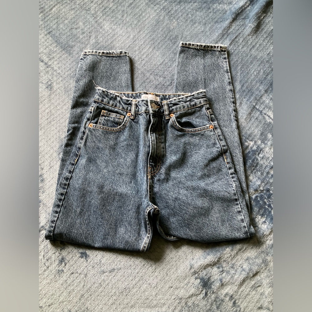 Zara Washed Blue Denim Jeans with Contrast Stitching, size 2, cute and comfy